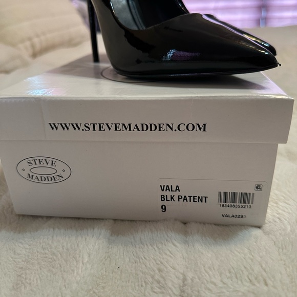 Steve Madden Black Patent Pointed Stiletto Pumps - Picture 4 of 4